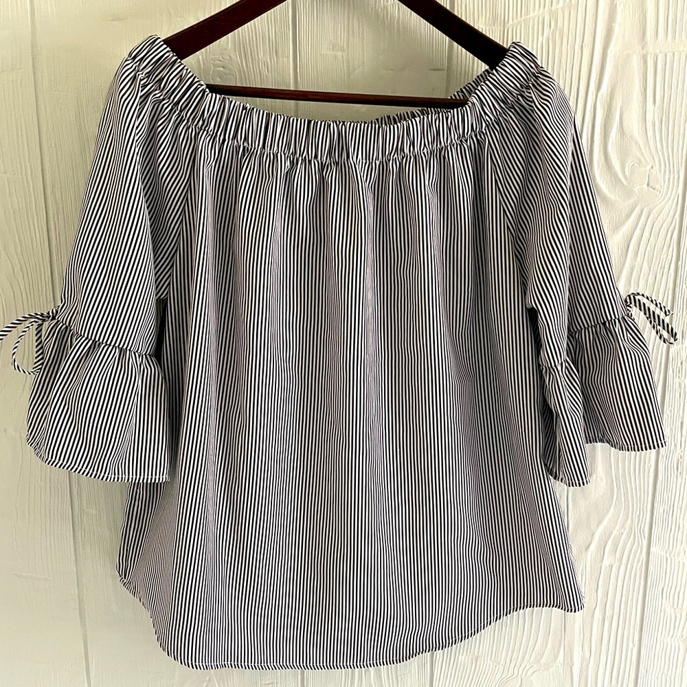 Roommates Women’s Off the Shoulder Bell Sleeve Pin Stripe Blouse Size XL